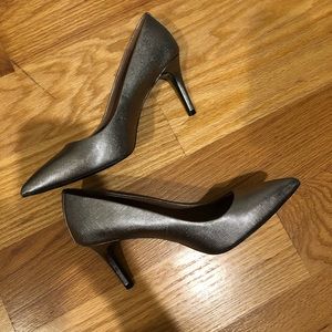 BRAND NEW Vince Camuto Metallic Silver Heels